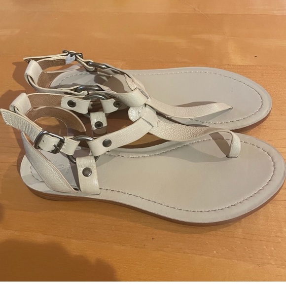 Frye Rachel T -Strap Sandals - Picture 8 of 8